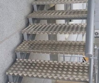 屏東鐵樓梯施工, 屏東樓梯扶手